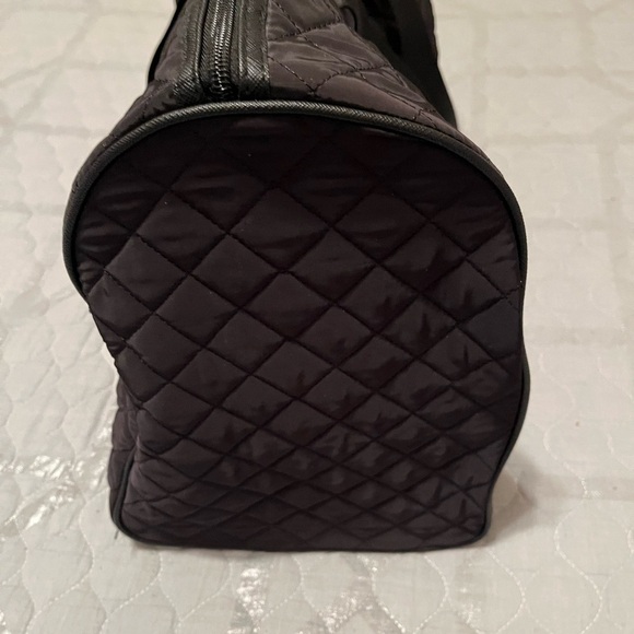 DSW~ OVERSIZED BLACK QUILTED TOTE~ WEEKENDER~ CARRY ALL~BAG - Picture 5 of 6